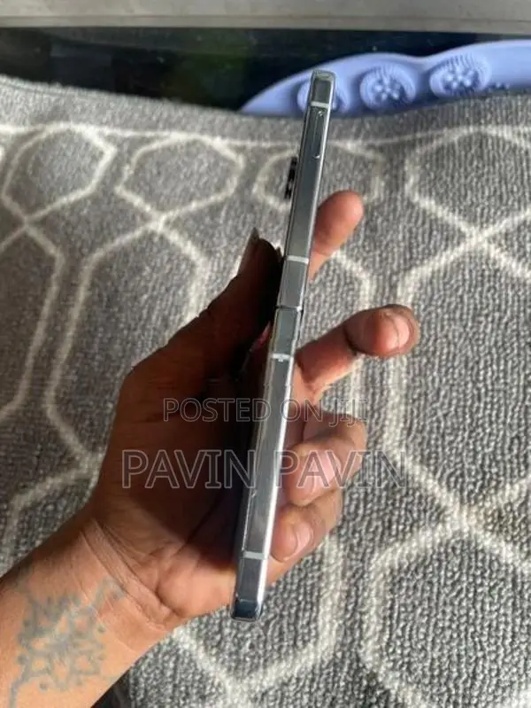 Samsung Galaxy Z Flip 5 (Used)