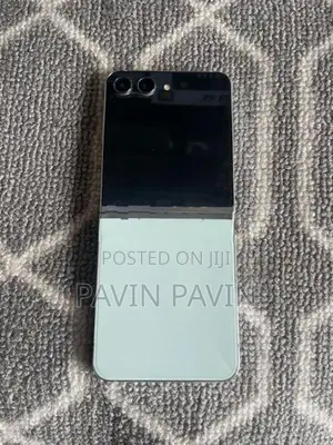 Samsung Galaxy Z Flip 5 (Used)