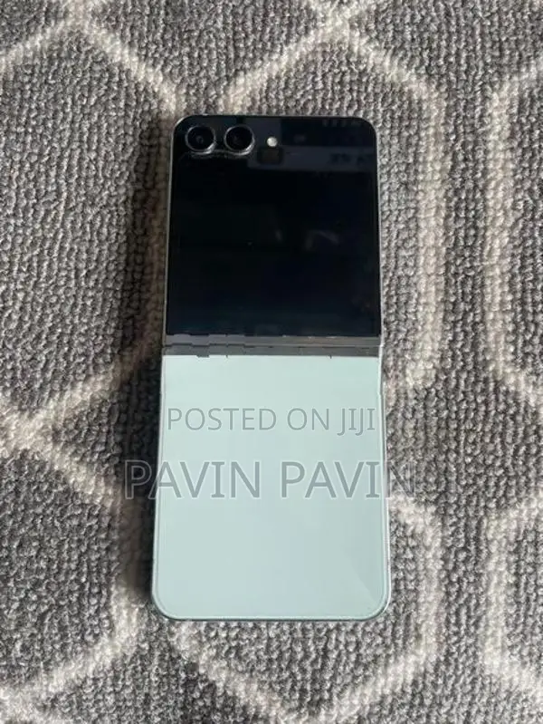 Samsung Galaxy Z Flip 5 (Used)