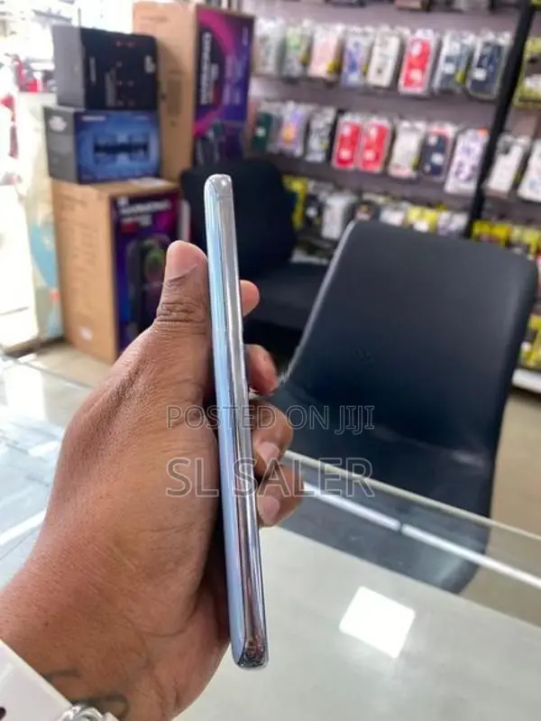 Samsung Galaxy S20 8GB 128GB (Used)