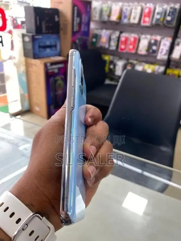 Samsung Galaxy S20 8GB 128GB (Used)
