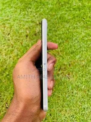 Apple iPhone SE 2 se2 (Used)