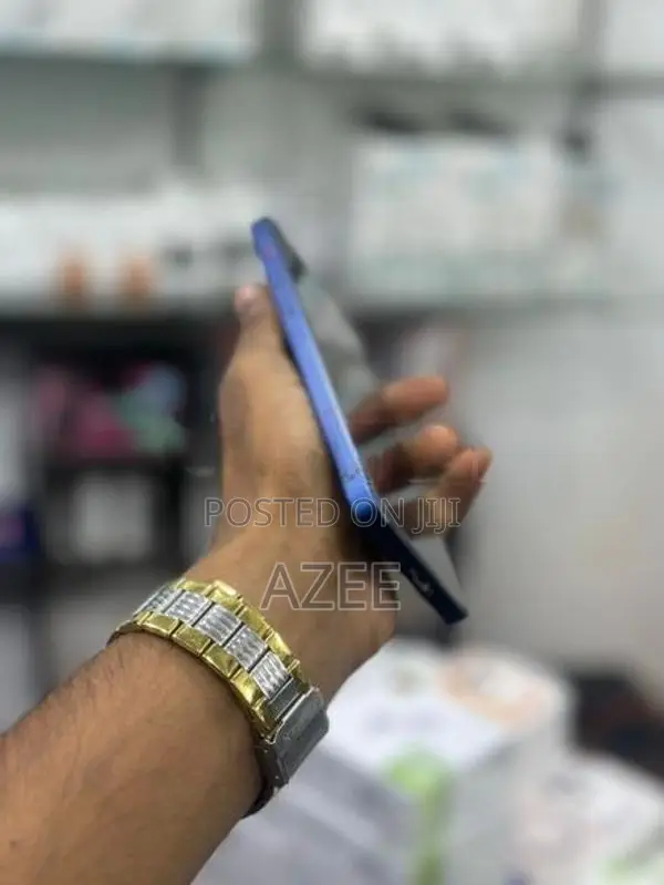 Apple iPhone 12 (Used)