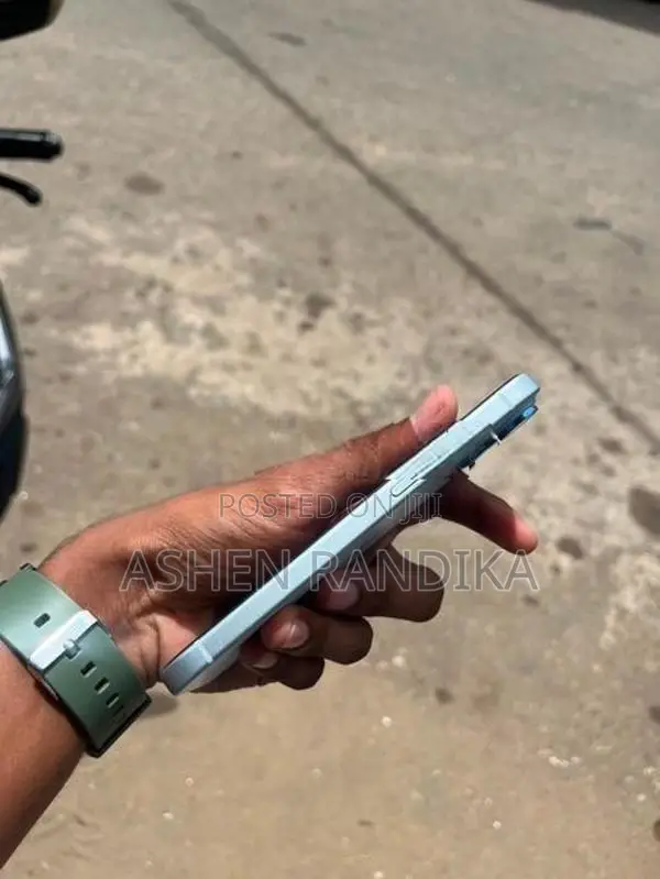 Apple iPhone 15 (Used)
