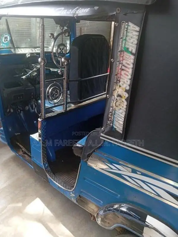 Bajaj RE 2015