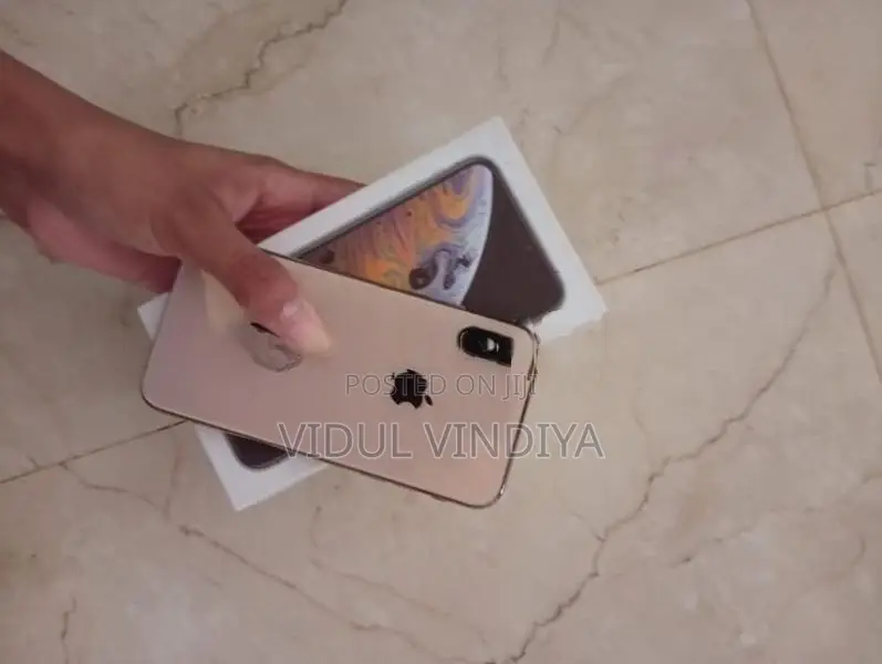 Apple iPhone XS (Used)