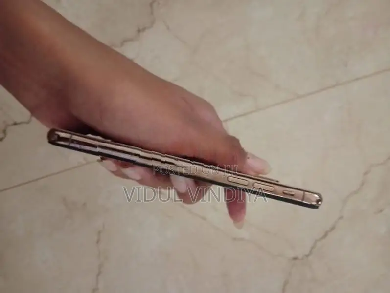 Apple iPhone XS (Used)