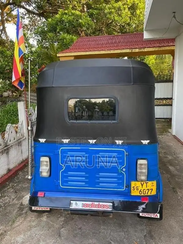 Bajaj RE 2012
