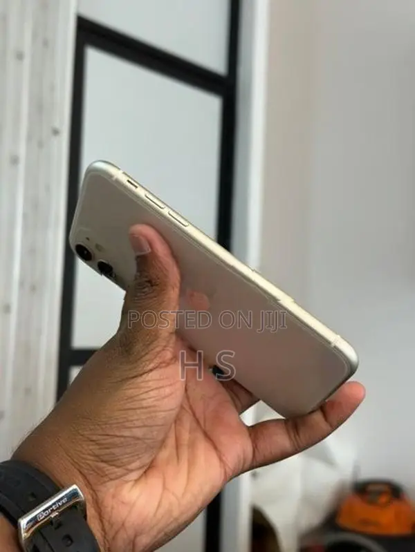 Apple iPhone 11 (Used)