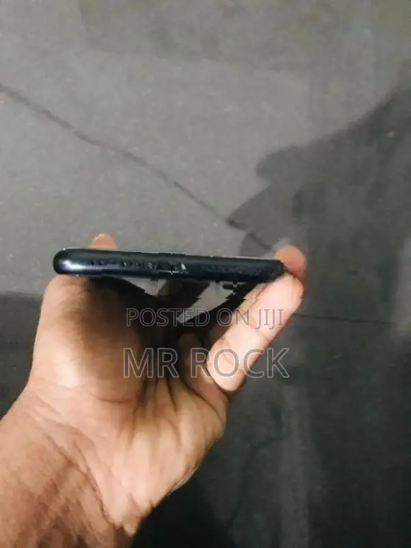 Apple iPhone XR (Used)