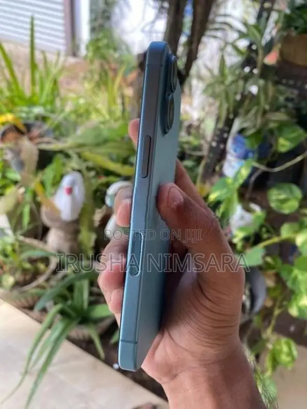 Apple iPhone 16 (Used)