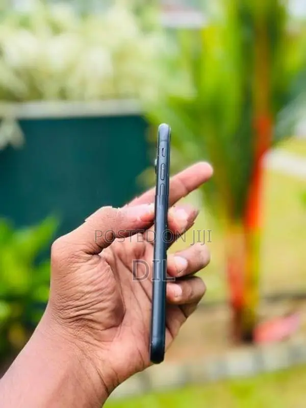 Apple iPhone XR 64GB (Used)