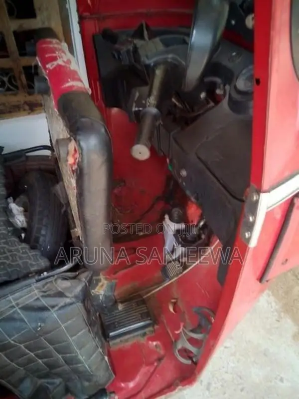 Bajaj RE YY 2012