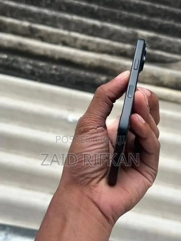 Apple iPhone 16 (Used)