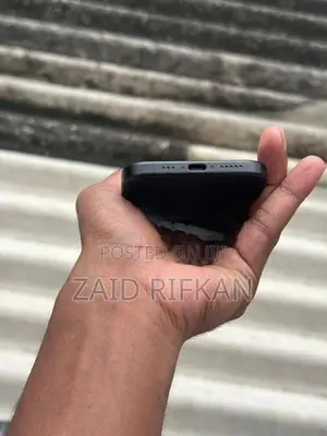 Apple iPhone 16 (Used)