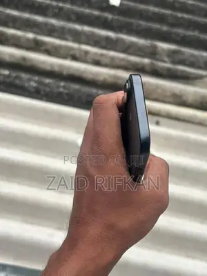 Apple iPhone 16 (Used)