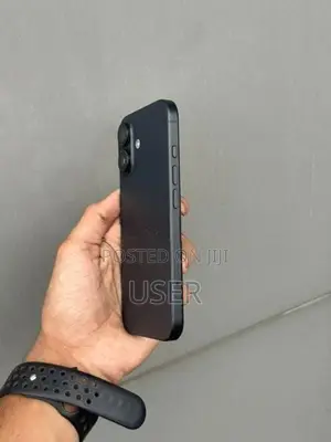 Apple iPhone 16 (Used)