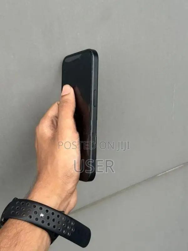 Apple iPhone 16 (Used)