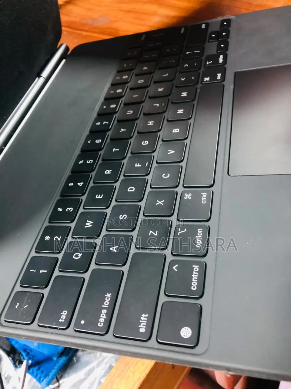 Magic Keyboard for iPad Pro M4 / M5 (2025) With a Magnetic Keyboard