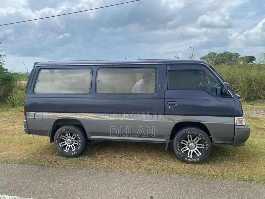 Nissan Caravan 1993 Van (Used)