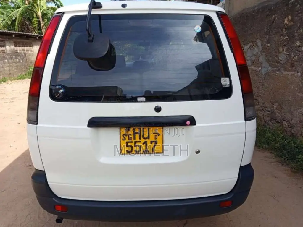 Toyota Cr42 1999 Van (Used)