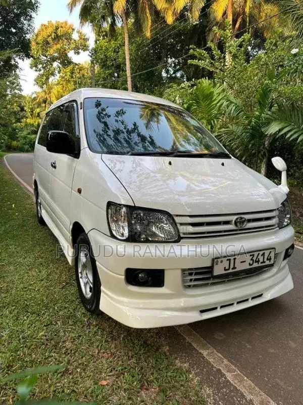 Toyota Noah CR41 2004 Van (Used)