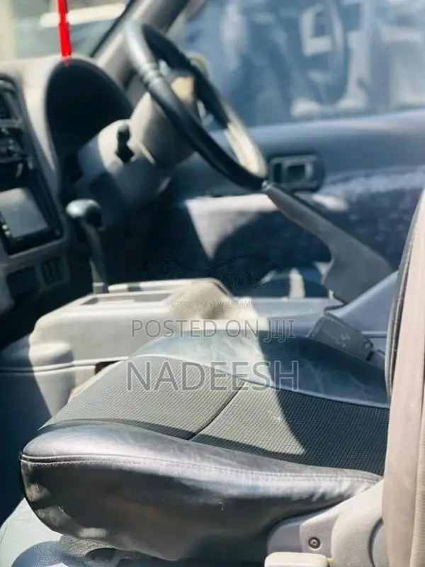 Nissan Serena 2000 Van (Used)
