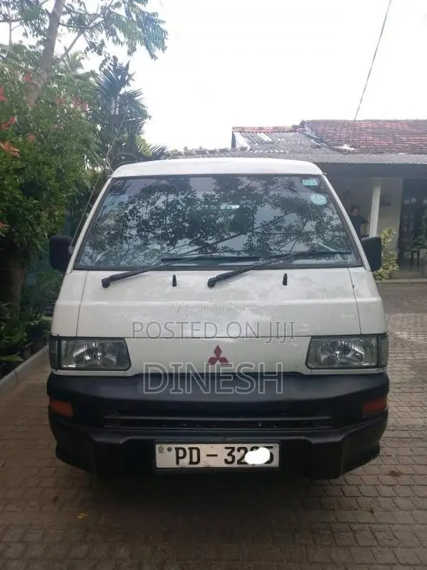 Mitsubishi PO15 2011 Van (Used)
