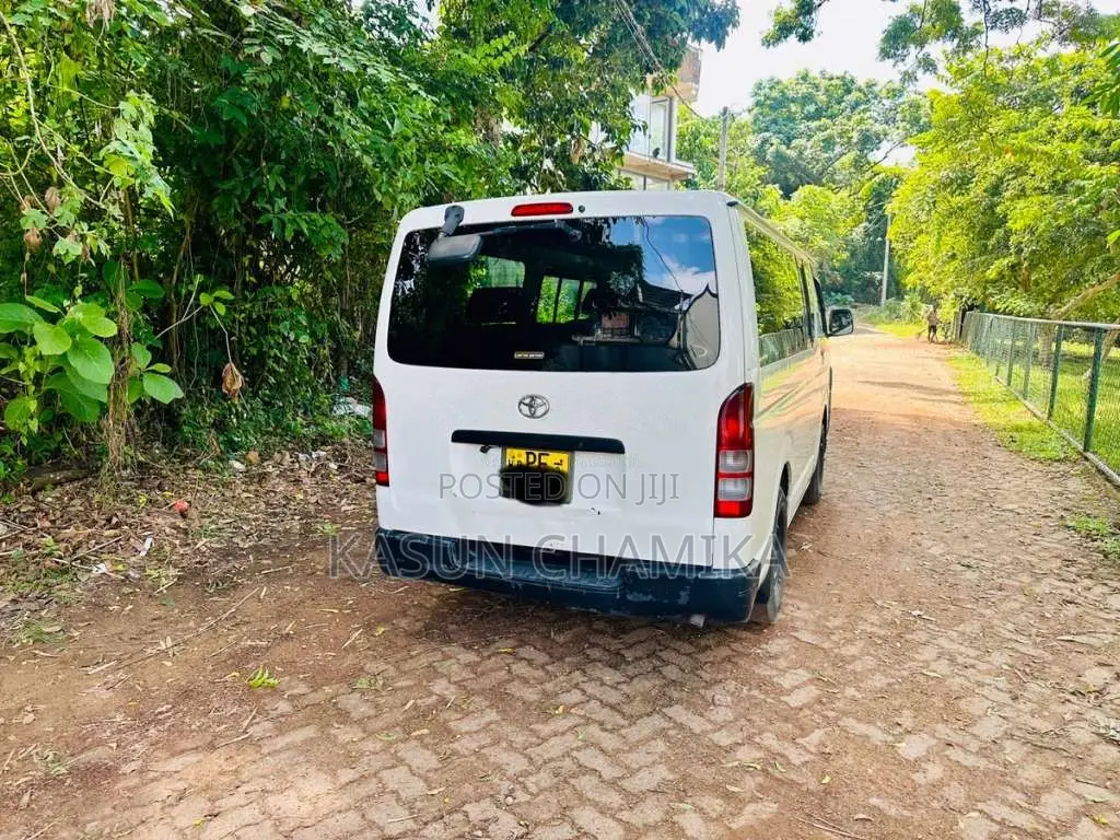 Toyota KDH 200 2006 Van (Used)