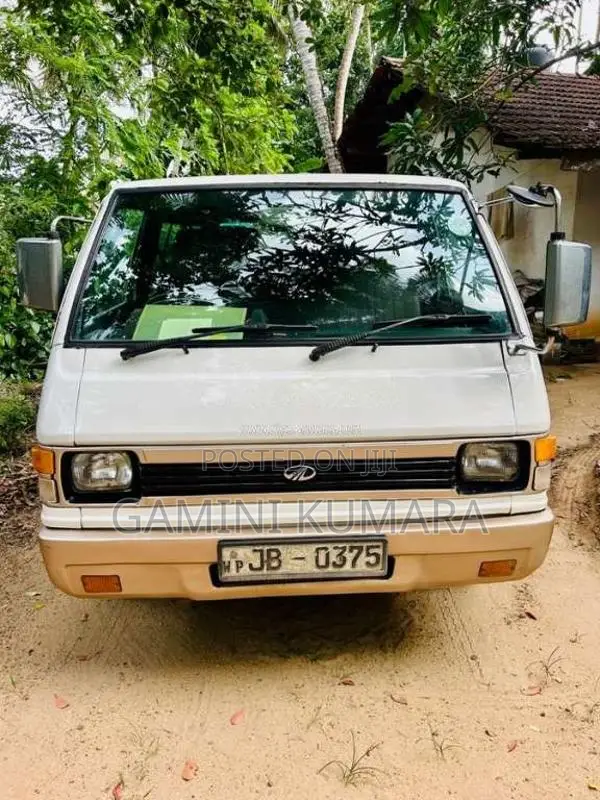Mahindra VOYAGER 2004 Van (Used)