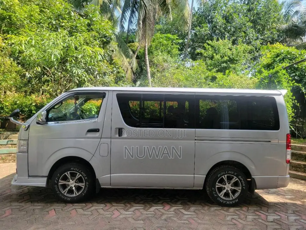 Toyota TRH 2012 Van (Used)