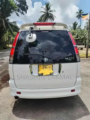 Toyota Noah 2006 Van (Used)