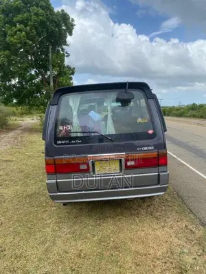 Nissan Caravan 1993 Van (Used)