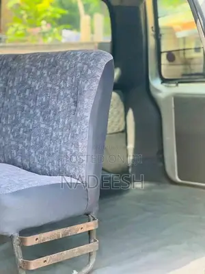 Nissan Serena 2000 Van (Used)