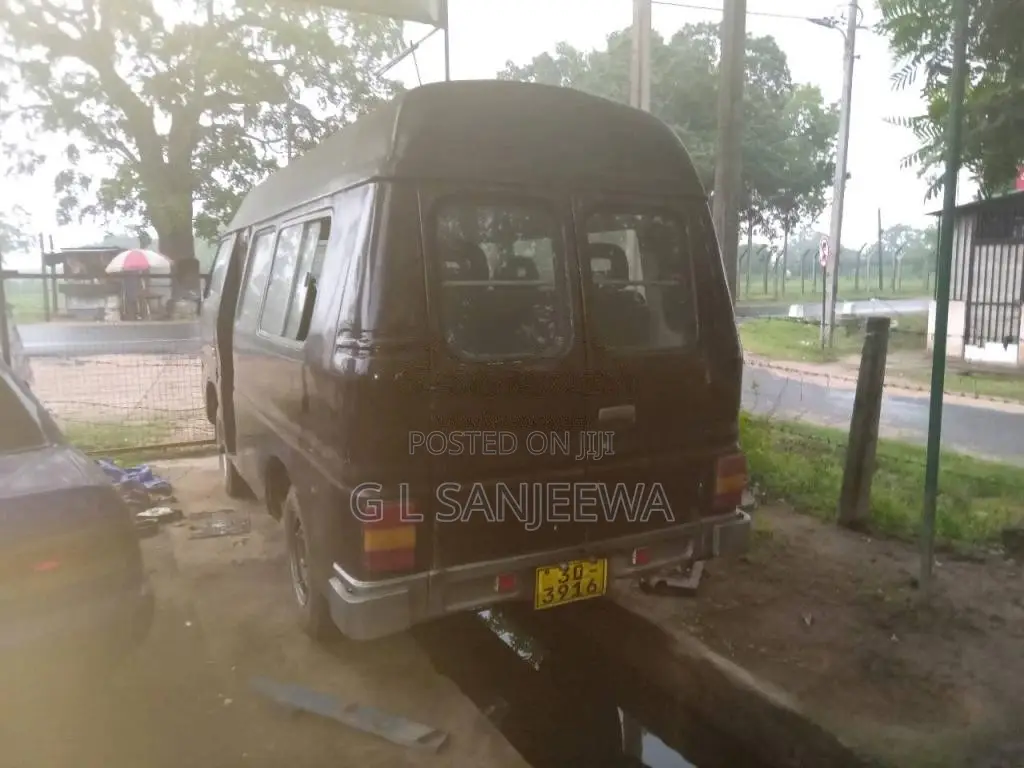 Isuzu ELF 1983 Van (Used)