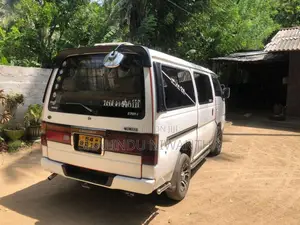 Nissan Caravan 1990 Van (Used)