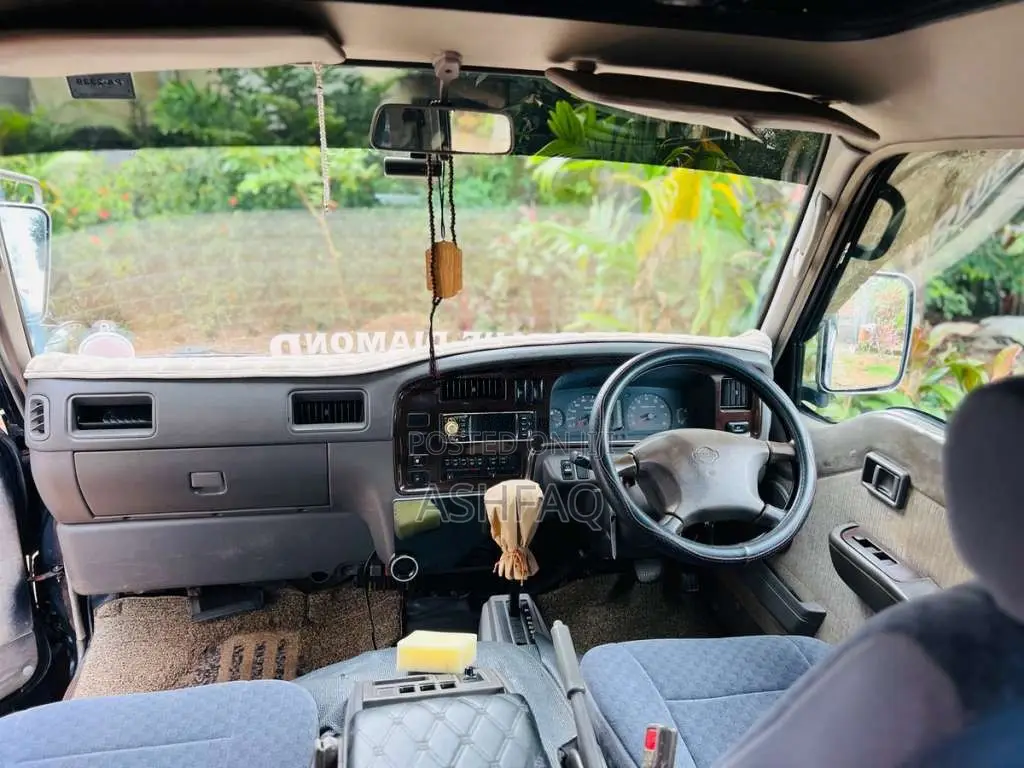 Nissan Caravan 2000 Van (Used)
