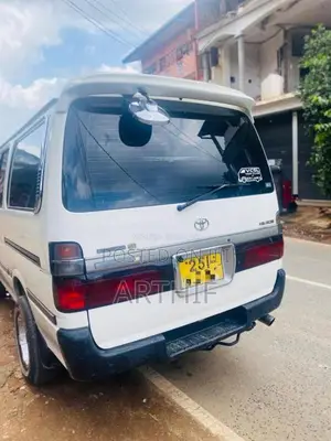 Toyota Dolphin 1994 Van (Used)