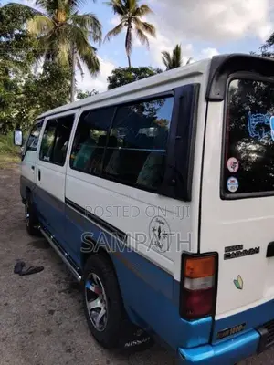 Nissan Caravan 1988 Van (Used)