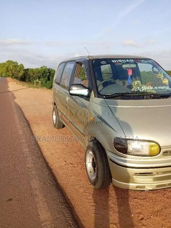 Nissan Serena 1992 Van (Used)