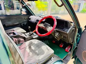 Nissan Vanette VX 1990 Van (Used)