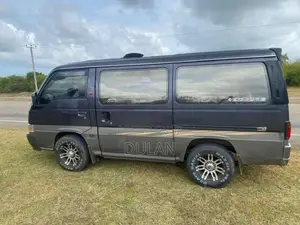 Nissan Caravan 1993 Van (Used)