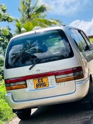 Nissan Serena 2000 Van (Used)