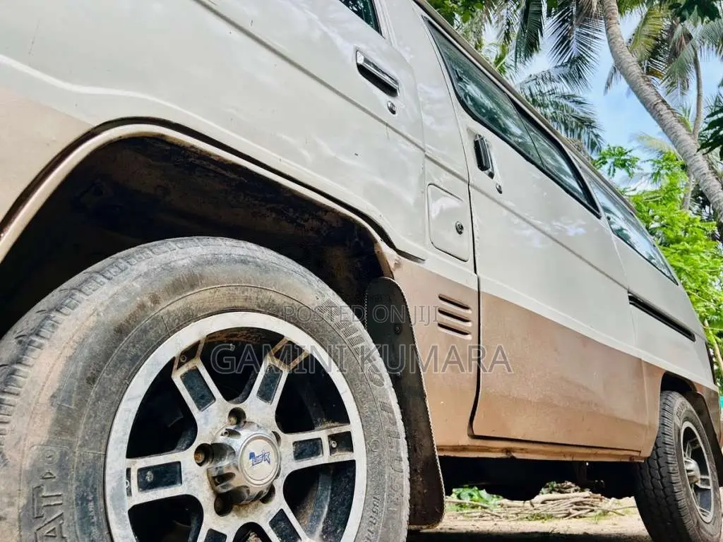 Mahindra VOYAGER 2004 Van (Used)