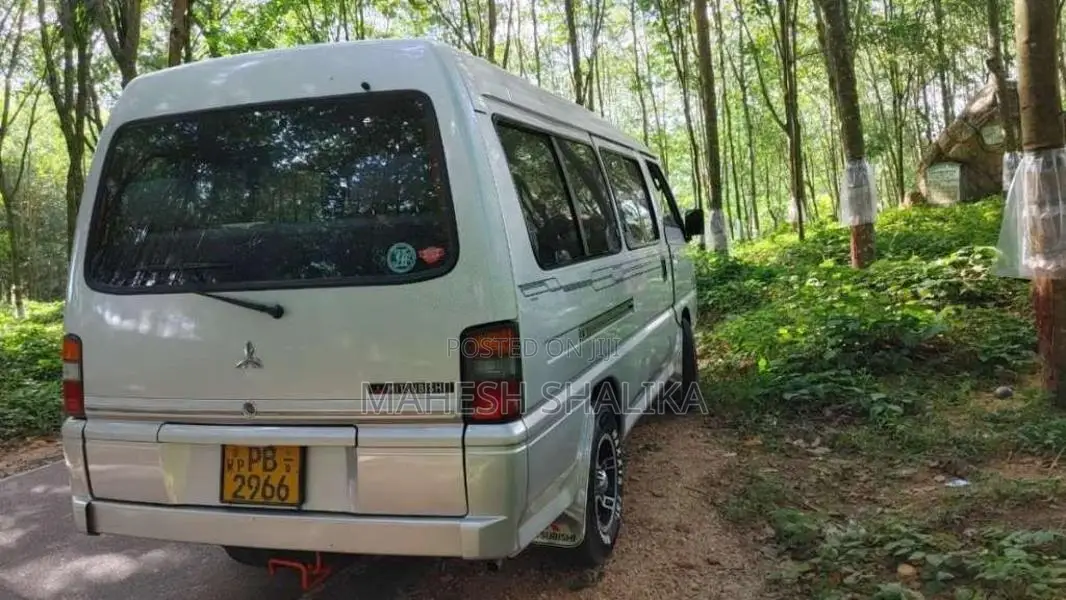 Mitsubishi PO15 2001 Van (Used)