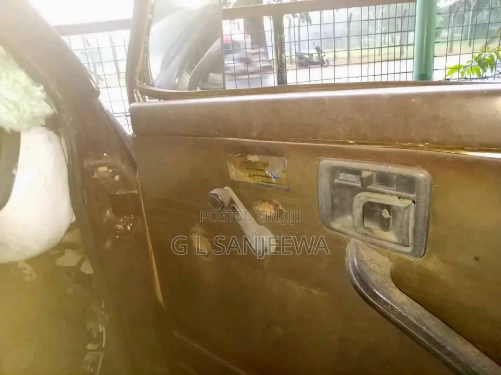 Isuzu ELF 1983 Van (Used)