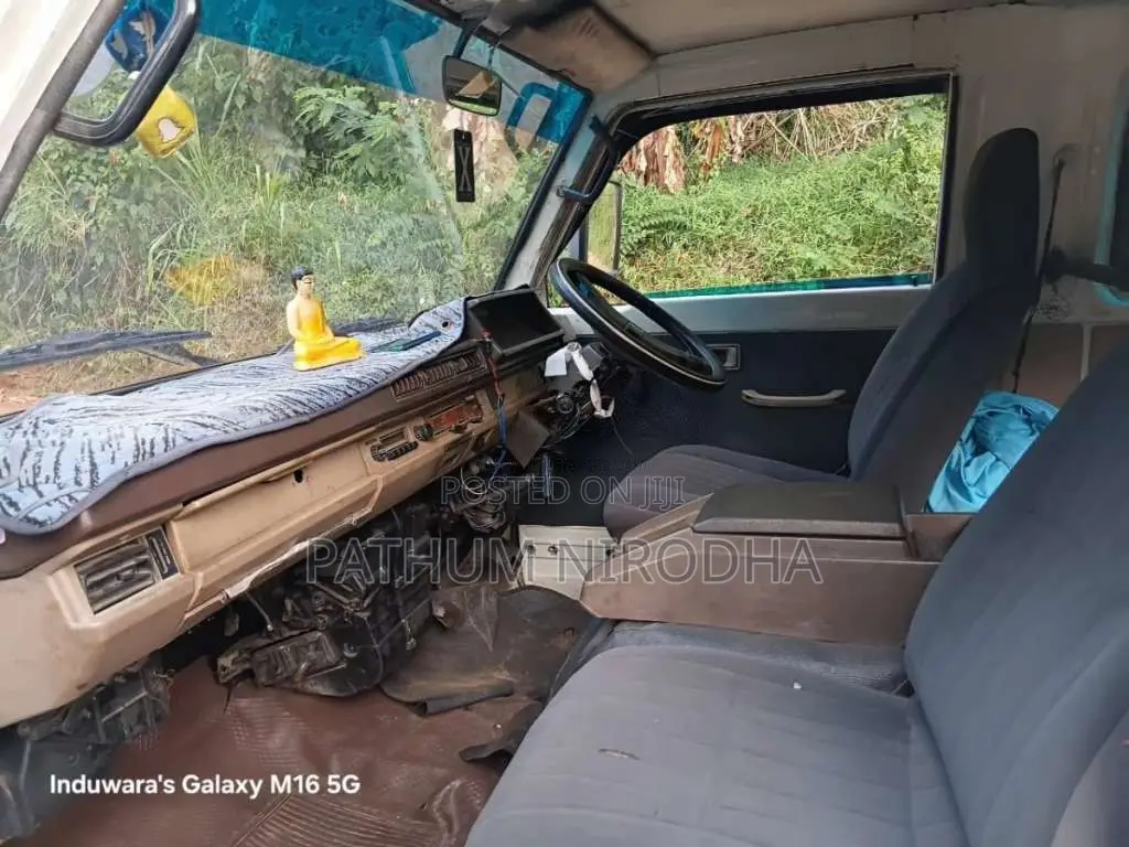 Mitsubishi L300 1983 Van (Used)