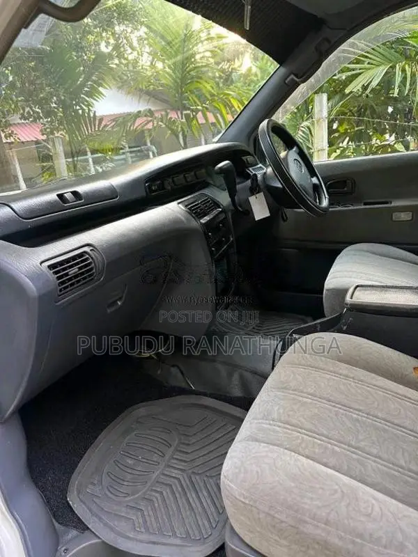 Toyota Noah CR41 2004 Van (Used)