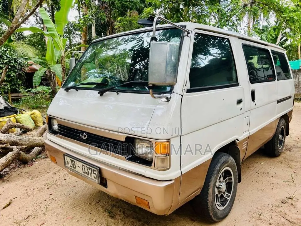 Mahindra VOYAGER 2004 Van (Used)