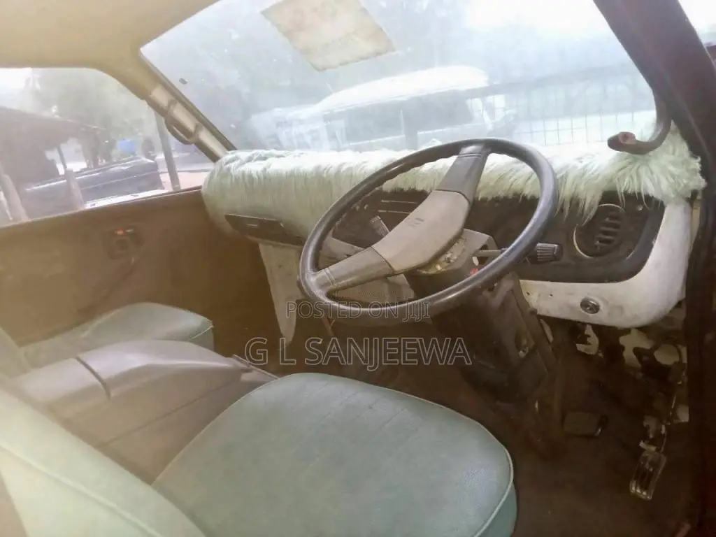 Isuzu ELF 1983 Van (Used)
